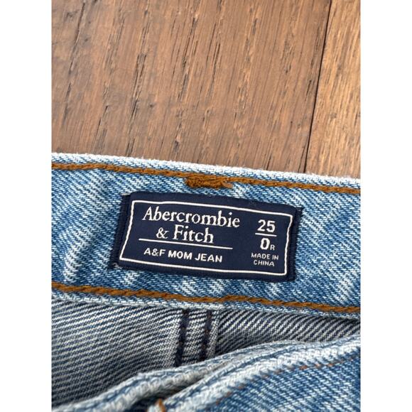Abercrombie & Fitch Mom Jeans Distressed Raw Hem Medium Wash Women Sz 25/0R - Picture 3 of 6